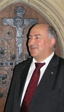 Glasfenster mit Taube als Heiliger Geist